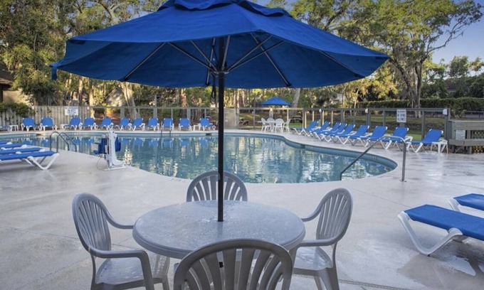 Shipyard Plantation Cottage | Quiet living by the beach! Everything you need to enjoy your vacation!