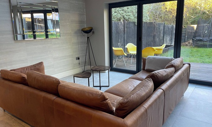 Rayners Lane House | Quiet location; easy access to London. Good transport links to Heathrow Airport.