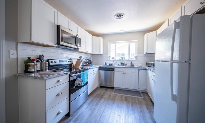 Modesto House | Quiet Modern Retreat Next to Sutter, Doctors, Shopping