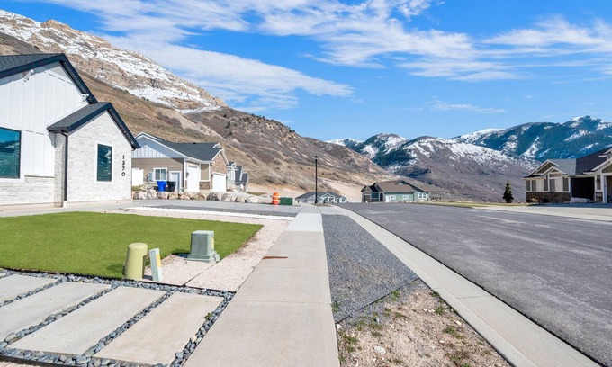 North Ogden House | Quiet mountain retreat with hiking and biking trails, walking distance away.