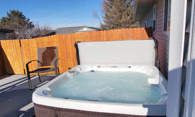 Twin Falls House | Quiet Neighborhood! - HOT TUB Retreat!