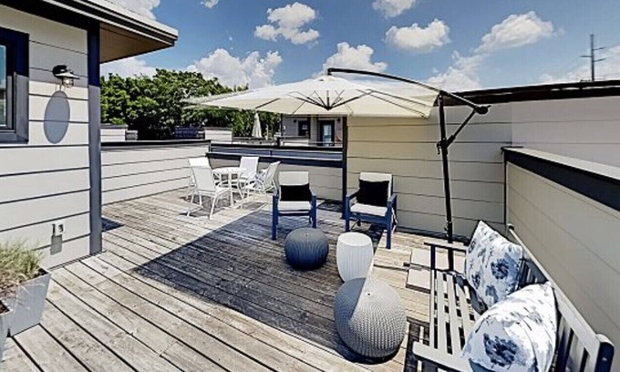 Chestnut Hill House | Quiet Nights & Busy Days on the Rooftop