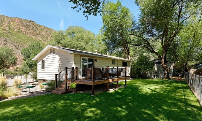 Glenwood Springs House | Quiet, pet friendly, enclosed yard, biking trails close by