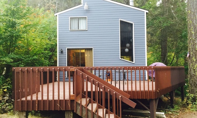 Cle Elum Cabin | Quiet Pet Friendly Cabin @ Lake Cle Elum-Owner operated! Updated: New hot tub!