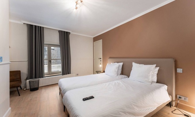 Historical Center Bruges Hotel | Quiet Room in Historical Setting