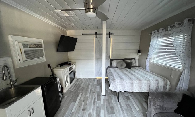 Banning Cabin | Quiet rural studio