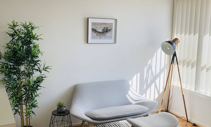 Ormond Apartment | Quiet Scandi style 1 bed apartment in leafy green suburbnn