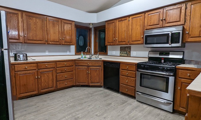Faribault House | Quiet & Secluded w/Woods and Wildlife, Sleeps 11+, 1mi from Cedar Lake Boat Ramp