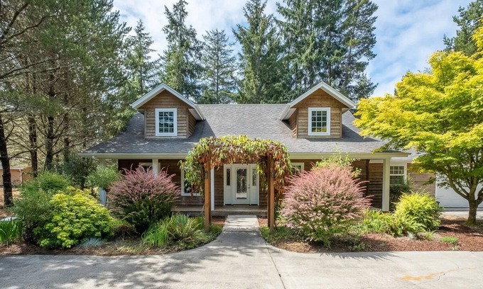 Nehalem House | Quiet, serene, forest setting. 45% monthly discount!