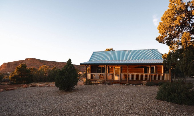 Kanab Cabin | Quiet Shelters Authentic Log Cabin Refuge