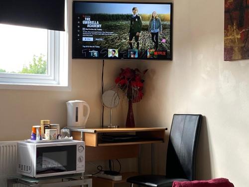 Peterborough House | Quiet, spacious double bedroom!