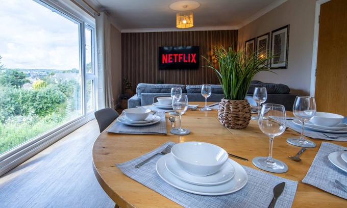 Southampton House | Quiet Stay w/Fast WiFi & Driveway Near Riverside