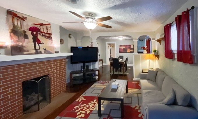 Near Eastside House | Quiet Street 10 minutes from Downtown Indy! #2
