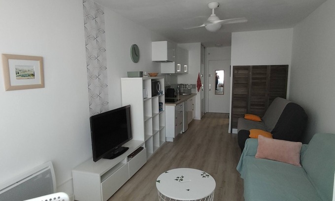 La Petite Motte Apartment | Quiet Studio for 4 People with Private Parking