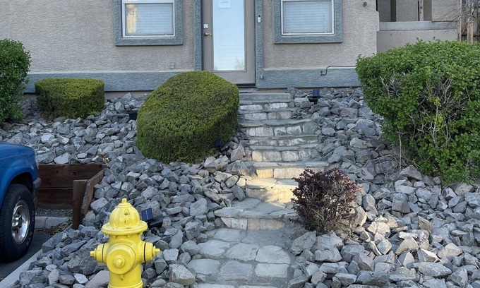 Sparks Apartment | Quiet Studio located near Downtown with entrance come and go as you please!