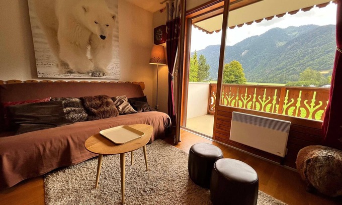 Samoens Apartment | Quiet T2 apartment with balcony, near ski bus and village