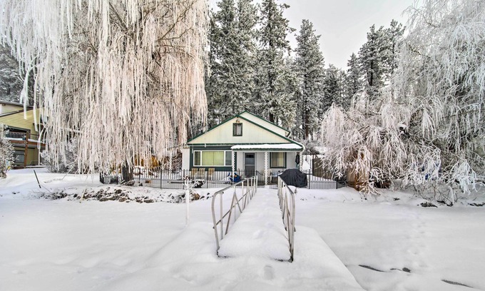 Valley House | Quiet Valley Escape: Steps to Waitts Lake!