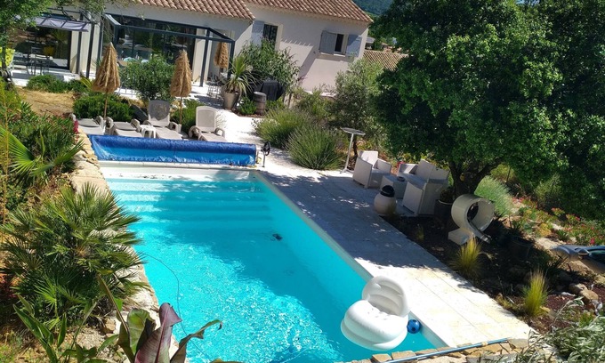 Bagnols-sur-Ceze Villa | Quiet villa on the edge of a forest