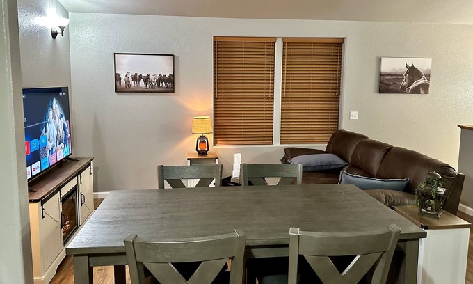 Sheridan House | Quiet Western Townhome
