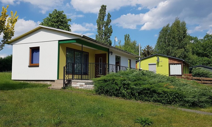Zeulenroda-Triebes House | Quietly located bungalow with a view of the dam