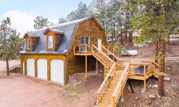 Bailey House | Quirky Mountain Getaway