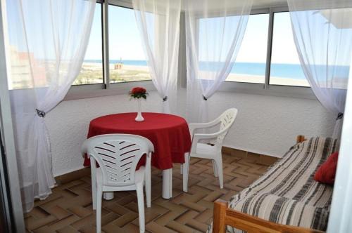 Port Leucate Apartment | Résidence Les Cyclades - STUDIO 4 PERSONNES 4 couchages PORT LEUCATE. Réf: 2CYC 38A MAE-4884