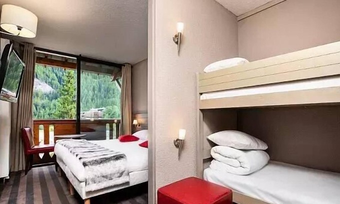 Bergers Apartment | Résidence Pierre & Vacances Les Bergers **** - Apartment sleeps 6 - 1 bedroom + 1 sleeping area - South facing - Renovated