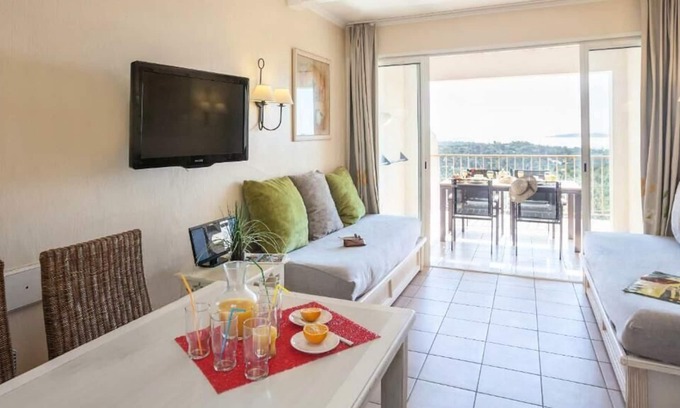 Les Restanques Apartment | Résidence Pierre & Vacances Les Restanques du Golfe de Saint Tropez - Apartment for 7 people - 1 bedroom + 1 sleeping area - Terrace or balcony