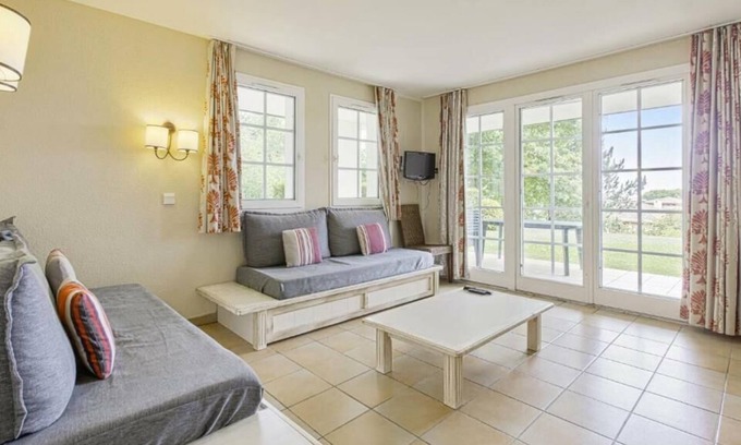 Behobie Apartment | Résidence Pierre & Vacances Le Domaine de Bordaberry - Apartment for 8 people - 2 bedrooms + 1 sleeping area - Terrace or balcony