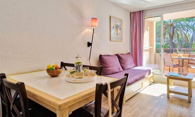 Giens Apartment | Résidence Pierre & Vacances La Pinède*** - Apartment for 4 people - 1 bedroom - Terrace or balcony - Garden view