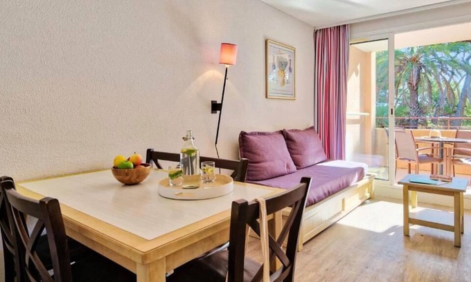 Giens Apartment | Résidence Pierre & Vacances La Pinède*** - Apartment for 4 people - 1 bedroom - Terrace or balcony - Sea view