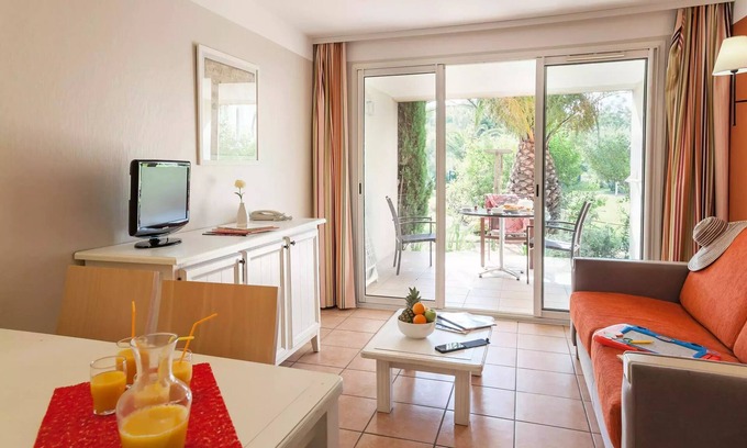 Giens Apartment | Résidence Pierre & Vacances Le Hameau de la Pinède *** - Apartment 4 people - 1 bedroom - Terrace or balcony - Air-conditioned