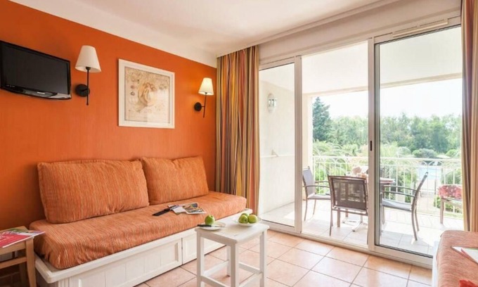 Giens Apartment | Résidence Pierre & Vacances Le Hameau de la Pinède *** - Apartment 5 people - 1 bedroom - Balcony - Pool view - Air-conditioned