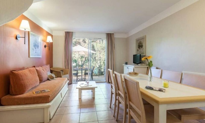 Giens House | Résidence Pierre & Vacances Le Hameau de la Pinède *** - House sleeps 8 - 2 bedrooms + 1 sleeping area - Triplex - Terrace - Air-conditioned