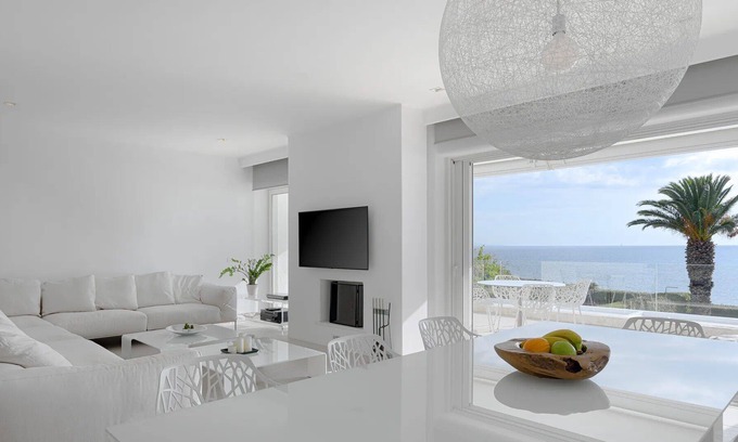 Koukaki Villa | R 3392 Villa Hideo With Air Conditioning ,Coffee Facilities & Veranda.
