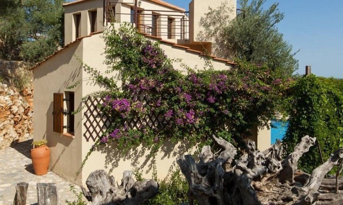 Votsi Villa | R 589 Luxury villa with Private Infinity Pool Jacuzzi Sea Views BBQ
