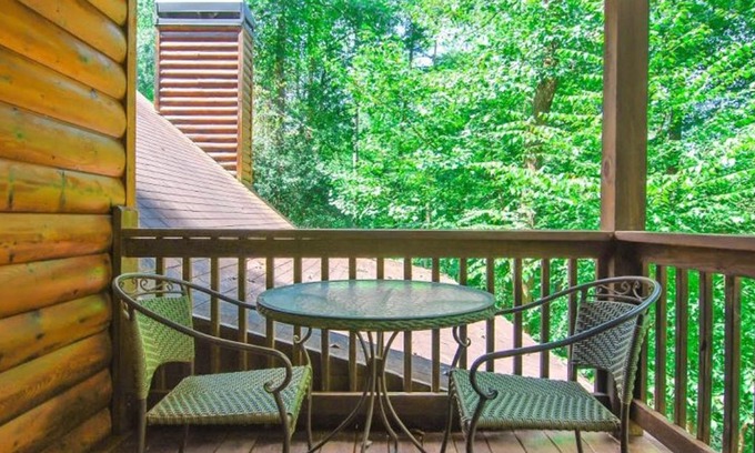Ellijay Cabin | R&R River Retreat in the Coosawattee River Resort