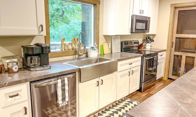 Mid America House | Rabbittail Retreat, 1/2 mi from Lake Ouachita, kayaks, biking/hiking trails