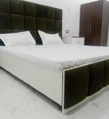Vrindavan Hotel | Radhe krishna Radiant