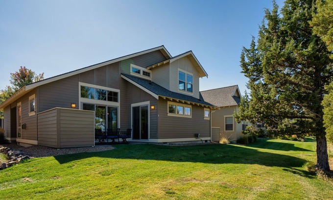 Redmond House | Radiant 3BR Oasis - Ideal Base for Golfing, Skiing, and Relaxing,Adventure Await