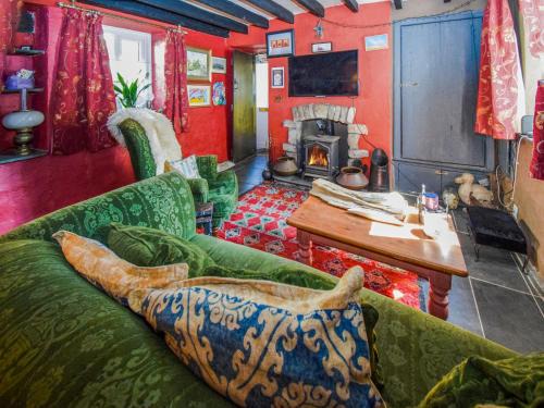Barrow-in-Furness House | Rainbow Cottage
