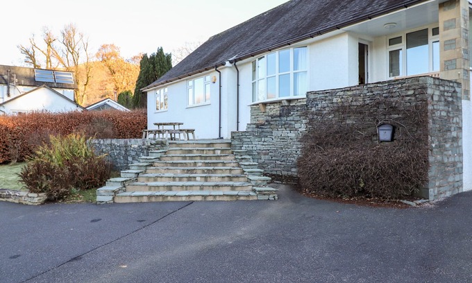 Grasmere House | RAINBOW END, pet friendly, with a garden in Grasmere