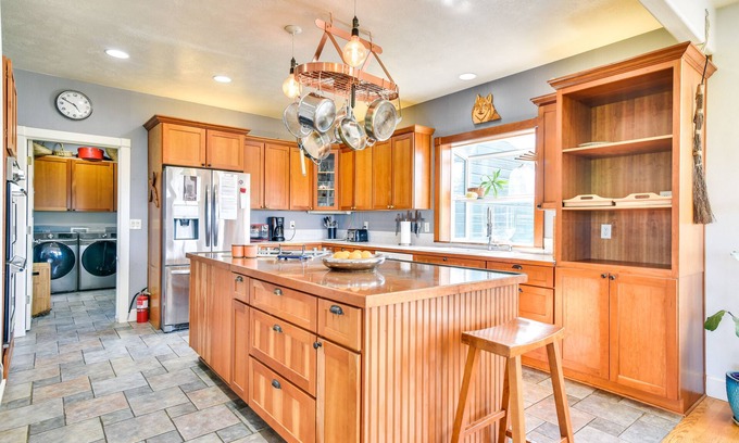 Carrolls House | Rainier Home on 20 Acres w/Blueberry Farm!