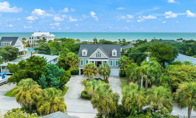 Pawleys Island House | Raised Beach House, Outdoor Living, Rooftop Deck, Grill, Walk to Beach and Creek