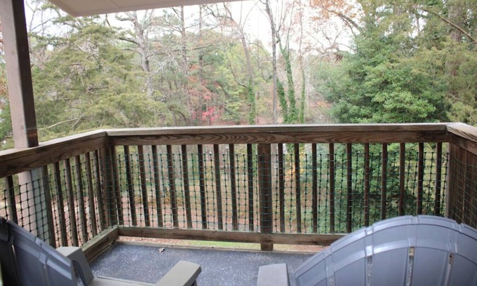 North Raleigh Condo | Raleigh North Hills: 1 King Bed & Pool