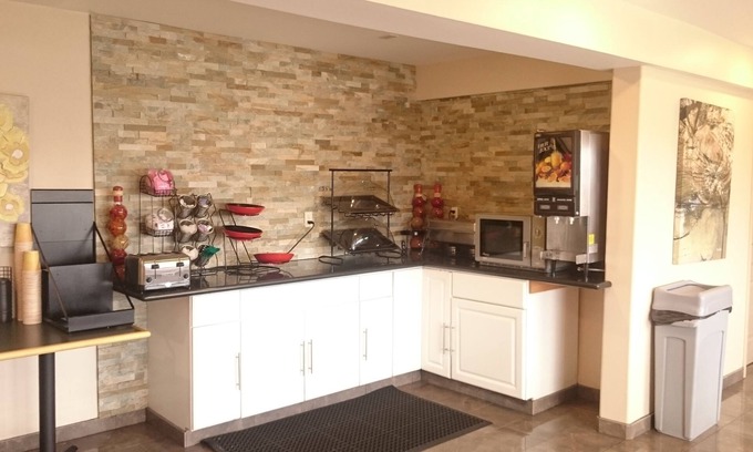 Clarkdale Hotel | Ramada by Wyndham Culver City