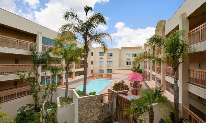 Del Aire Hotel | Ramada by Wyndham Hawthorne LAX/LA Stadium