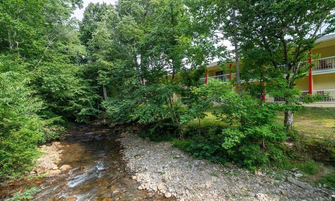Maggie Valley Hotel | Ramada by Wyndham Maggie Valley