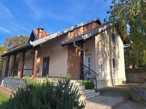Mladenovac House | Ramonda house