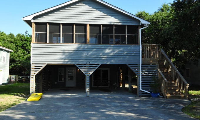 Kill Devil Hills House | Rancho Relaxo-3BR+Bunk Area, 7 min Walk to Beach, Shops, Food, Wi-Fi